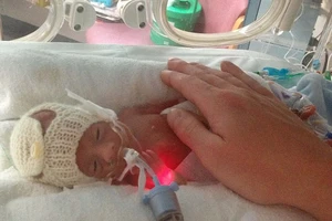 Tỉnh dậy từ cơn co giật mới biết đã sinh con 