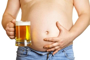 Đàn ông bụng to, 'cậu nhỏ' bị chôn vùi