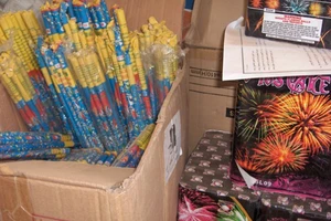 Buôn pháo kiếm tiền tiêu Tết, lĩnh 42 tháng tù