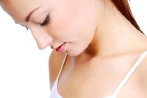 Phụ nữ có vòng 1 khiêm tốn trẻ lâu hơn