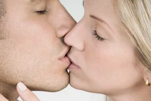 Tại sao con người không thể ngừng hôn nhau?