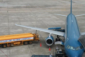 Bắt quả tang nhân viên Vinapco trộm xăng dầu tại Tân Sơn Nhất