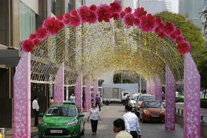 Phố phường Sài Gòn thay áo mới đón Tết