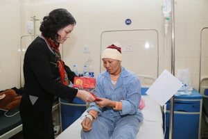 Tết ấm áp cho những bệnh nhân ung thư