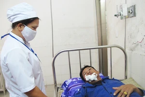 Sập giàn giáo hầm Cổ Mã, sáu người bị thương