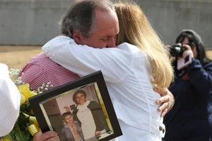 Gặp lại y tá sau 42 năm tìm kiếm vì biết ơn một nụ cười