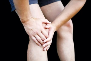 Xử trí tại nhà khi bị chấn thương khớp