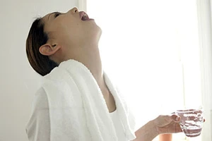 10 cách để giảm đau họng