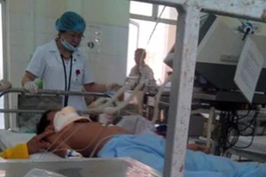 Ô tô biển xanh đâm 1 học sinh chết, 3 học sinh bị thương