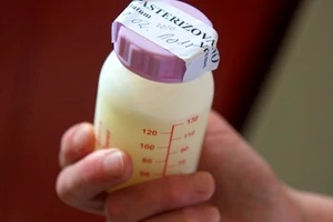 ​Cẩn thận với 'sữa mẹ' bán trực tuyến