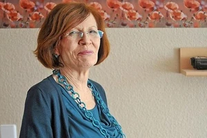 Cụ bà 65 tuổi có 13 con lại gây sốc khi mang thai bốn