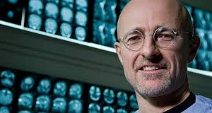 Chân dung bác sĩ sẽ phẫu thuật ghép đầu người