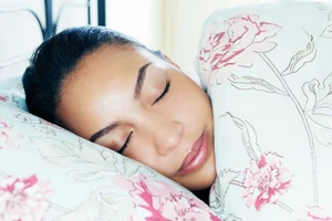 Để có làn da đẹp hơn trong lúc ngủ