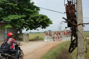 Bắt hai kẻ mang súng điện đi trộm chó