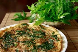 Ai không được ăn trứng gà ngải cứu?