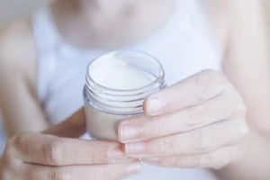 4 sản phẩm chăm sóc da nhất định phải dùng vào tuổi trung niên