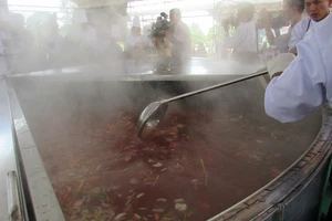 ‘Siêu lẩu’ phục vụ 2.000 thực khách tại Cần Thơ