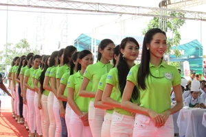 Cùng ngắm các thí sinh Hoa khôi ĐBSCL 2015 trước giờ chung kết