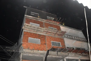 Sập giàn giáo làm 1 người chết, 2 người bị thương