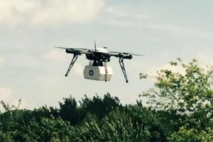 Chuyến giao thuốc đầu tiên cho bệnh viện bằng máy bay không người lái