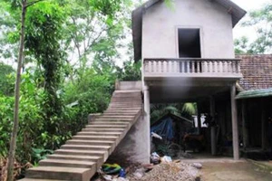 3.000 hộ nghèo miền Trung có nhà tránh bão lụt