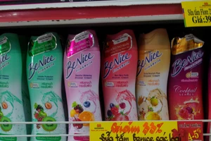 Thu hồi mỹ phẩm chứa Paraben: Người mua, người bán vẫn mù mờ