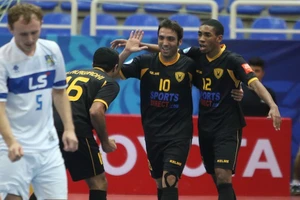 Thái Sơn Nam gục ngã trên chấm luân lưu