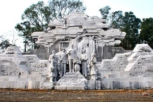 Thủ tướng: Chỉ khởi công tượng đài Bác Hồ khi đủ điều kiện