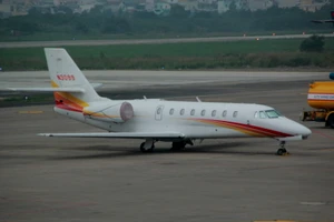 Chuyên cơ riêng bị xe đầu kéo đâm rách cánh tại sân bay Đà Nẵng