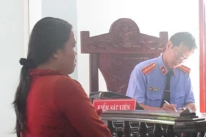 Trộm vàng thật rồi mua vàng giả thế vào để che mắt