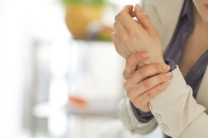 Những biện pháp tự nhiên giúp giảm đau khớp