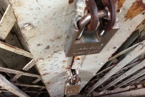 Mở niêm phong hai ổ khóa công ty thực phẩm chức năng ‘bẩn’