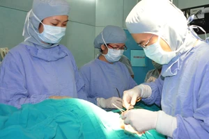 Coi chừng con trẻ bị thủng ruột- bàng quang 