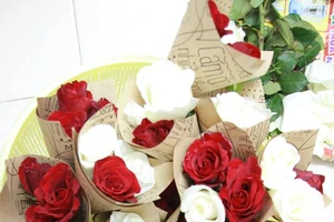 Chùm ảnh: 1.000 bông hồng cảm ơn những người hùng thầm lặng