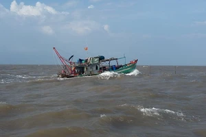 Cứu vớt kịp thời 21 người trôi dạt trên biển 