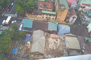 Vụ sập biệt thự ở Hà Nội: Nạn nhân kẹt trong đống đổ nát đã tử vong 