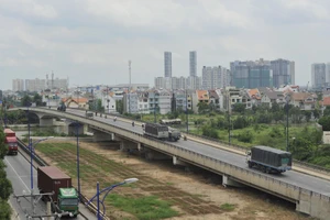 Kiến nghị xây cầu vượt sông Giồng Ông Tố 800 tỉ đồng