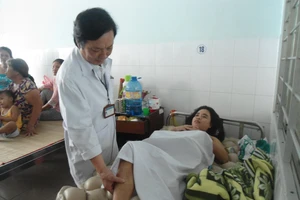 'Vi hành' nắm thực tế ở bệnh viện tuyến dưới