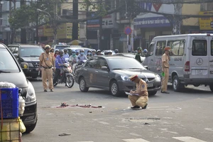 3 vụ tai nạn liên tiếp tại ngã tư, giao thông hỗn loạn