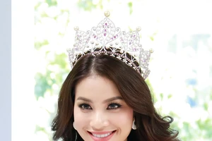 Hoa hậu Phạm Hương khoe vẻ đẹp trước ngày lên đường 