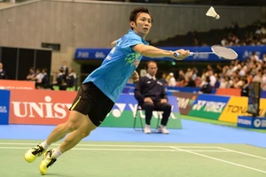 Tiến Minh đánh bại hạt giống số 4 Boonsak Ponsana