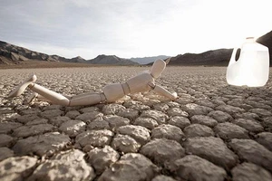 7 nguyên nhân ‘ngầm’ khiến bạn luôn khát nước