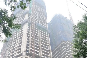 Hà Nội: Thêm một cao ốc xây lố ba tầng 