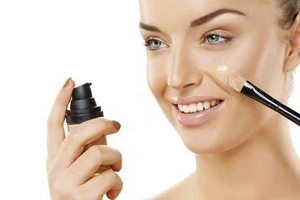 Tại sao bạn bị dị ứng với kem nền trang điểm