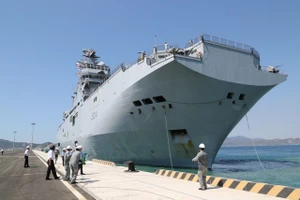 Chiến hạm chỉ huy Tonnerre của Pháp thăm Việt Nam