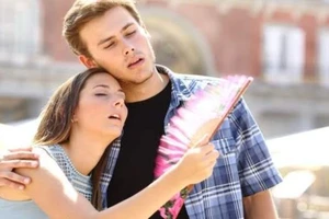 Phòng tránh say nắng khi đi lại lâu ngoài trời