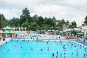 Infographic: 6 bệnh thường gặp khi đi bơi mùa hè