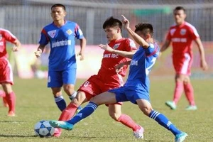 Công Vinh sút hỏng phạt đền, B. Bình Dương thành cựu vương 