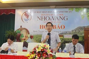 Họp báo lễ hội Nho và Vang nhưng ‘nóng’ chuyện thép Hoa Sen Cà Ná