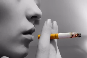 Hút thuốc làm hại DNA người tới 30 năm sau